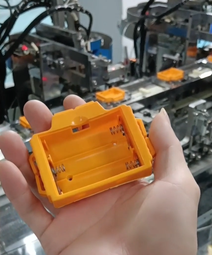 電池彈片自動裝配機(jī)的定義和優(yōu)缺點(diǎn)